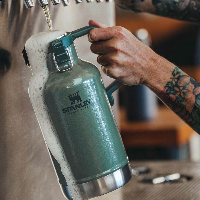 Stanley TheEasy PourBeerGrowler1.9L 64OZ LifestyleImage 2